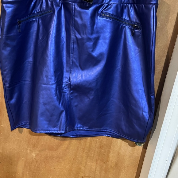 💙NWT Bad azzzzz gorgeous Shiny blue faux leather pencil skirt size 26.. - Picture 7 of 8